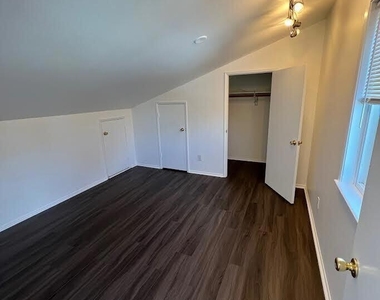 1415 Hillcrest Drive - Photo Thumbnail 7