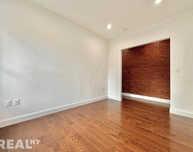 3139 Broadway - Photo Thumbnail 7