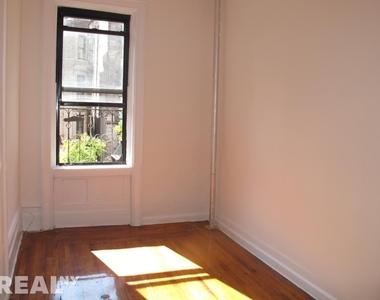 Broadway - Photo Thumbnail 4