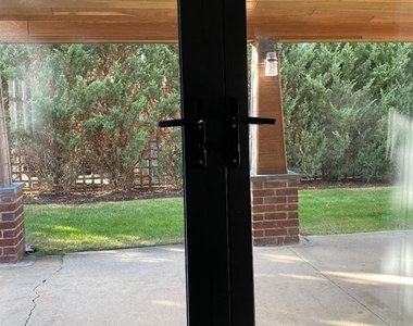 101 Lincoln Boulevard - Photo Thumbnail 5
