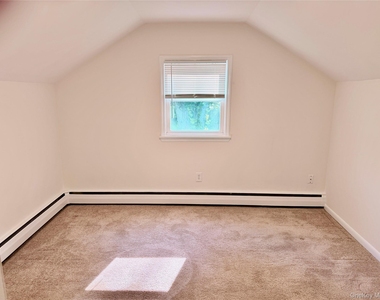 12 Lake Drive - Photo Thumbnail 8