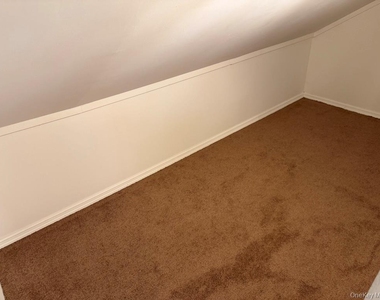 12 Lake Drive - Photo Thumbnail 10