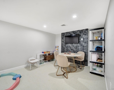 2245 Plum Tree Road N - Photo Thumbnail 35