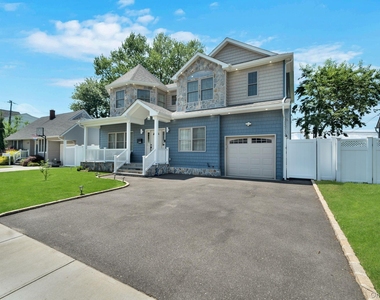 2245 Plum Tree Road N - Photo Thumbnail 2