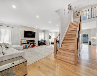 2245 Plum Tree Road N - Photo Thumbnail 13