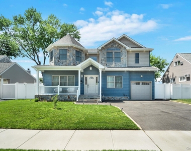 2245 Plum Tree Road N - Photo Thumbnail 1