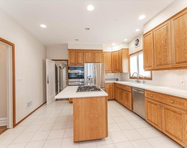 942 Greenfield Road - Photo Thumbnail 8