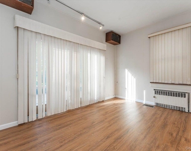 942 Greenfield Road - Photo Thumbnail 10