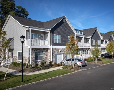 495 Middle Country Road - Photo Thumbnail 2