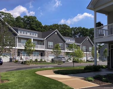 495 Middle Country Road - Photo Thumbnail 1