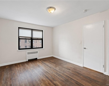 33 William Street - Photo Thumbnail 7