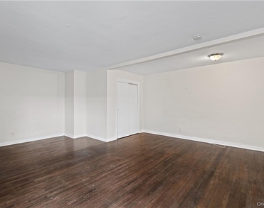 33 William Street - Photo Thumbnail 6
