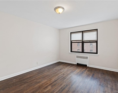 33 William Street - Photo Thumbnail 8
