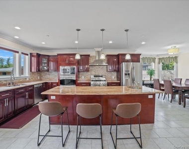 283 Harrison Avenue - Photo Thumbnail 8