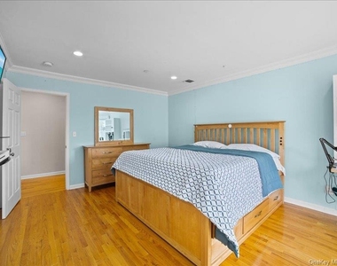 283 Harrison Avenue - Photo Thumbnail 14