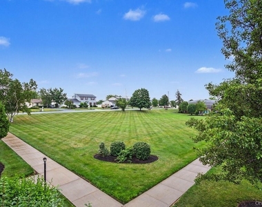 2 Fortune Road W - Photo Thumbnail 4