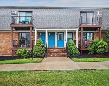 2 Fortune Road W - Photo Thumbnail 1