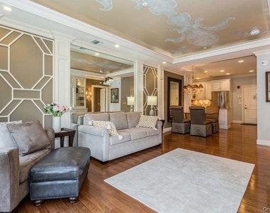 1105 Roosevelt Way - Photo Thumbnail 3