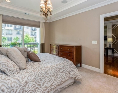 1105 Roosevelt Way - Photo Thumbnail 12
