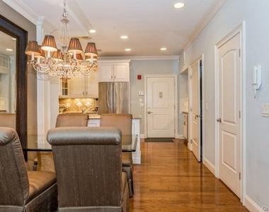 1105 Roosevelt Way - Photo Thumbnail 5