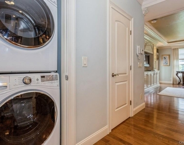 1105 Roosevelt Way - Photo Thumbnail 10