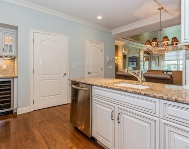 1105 Roosevelt Way - Photo Thumbnail 9