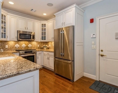 1105 Roosevelt Way - Photo Thumbnail 6