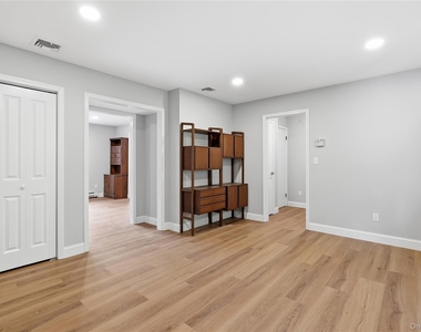 35 S Quincy Court S - Photo Thumbnail 2