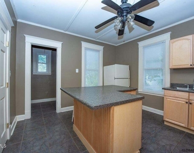 1144 Glenwood Boulevard - Photo Thumbnail 2