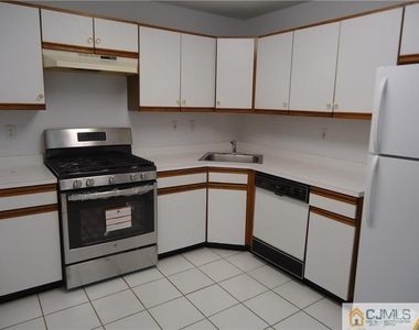 28 Pembrook Avenue - Photo Thumbnail 4