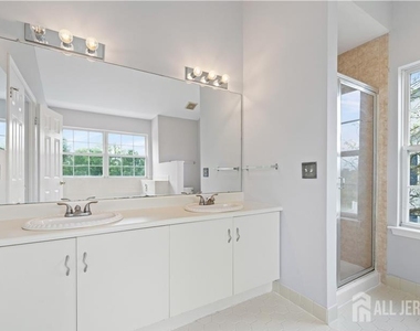 32 Cabot Way - Photo Thumbnail 14