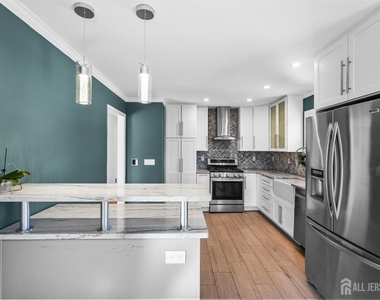 895 Patton Street - Photo Thumbnail 6