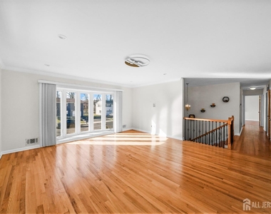 895 Patton Street - Photo Thumbnail 2