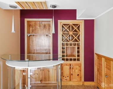 895 Patton Street - Photo Thumbnail 4