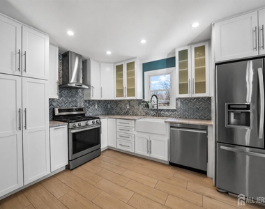 895 Patton Street - Photo Thumbnail 5