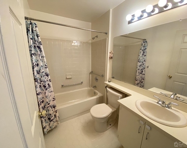 31 Dartmouth Way - Photo Thumbnail 8