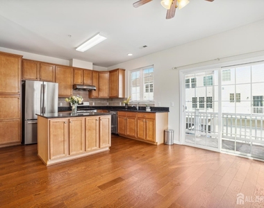 1501 Gabriel Lane - Photo Thumbnail 4