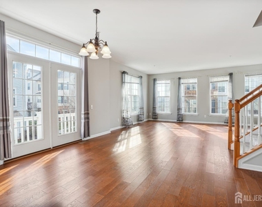 1501 Gabriel Lane - Photo Thumbnail 7