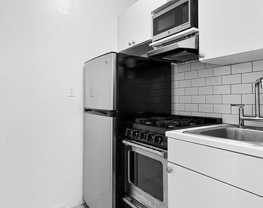 425 E 74th Street - Photo Thumbnail 1