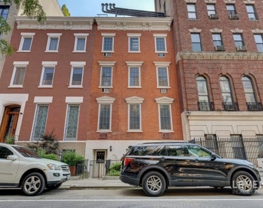 220 W 15th Street - Photo Thumbnail 5