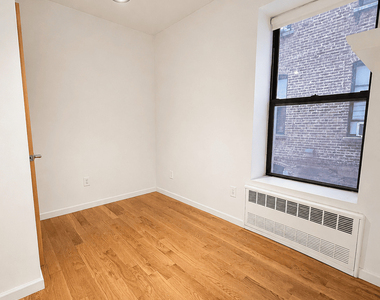 250 Manhattan Avenue - Photo Thumbnail 11