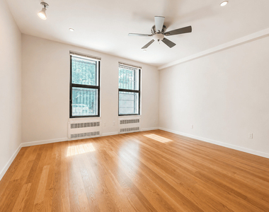 250 Manhattan Avenue - Photo Thumbnail 5
