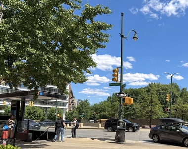 250 Manhattan Avenue - Photo Thumbnail 23