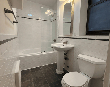 250 Manhattan Avenue - Photo Thumbnail 12