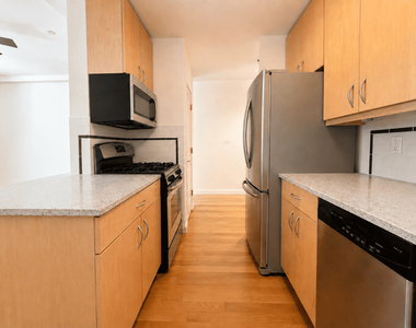250 Manhattan Avenue - Photo Thumbnail 3