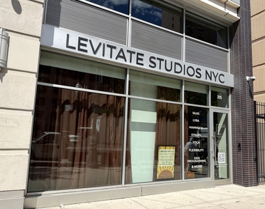 250 Manhattan Avenue - Photo Thumbnail 21