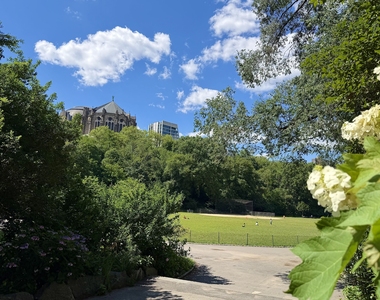 250 Manhattan Avenue - Photo Thumbnail 25