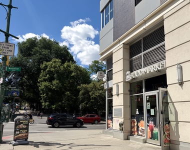250 Manhattan Avenue - Photo Thumbnail 20