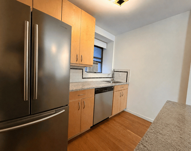 250 Manhattan Avenue - Photo Thumbnail 2