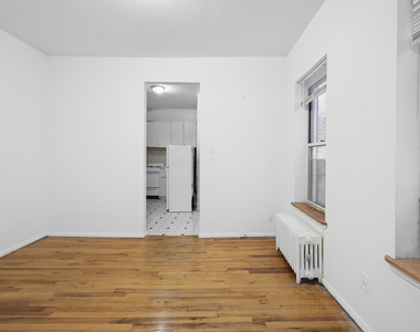 320 E 49th Street - Photo Thumbnail 4